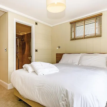 Keswick Reach Retreat Resort