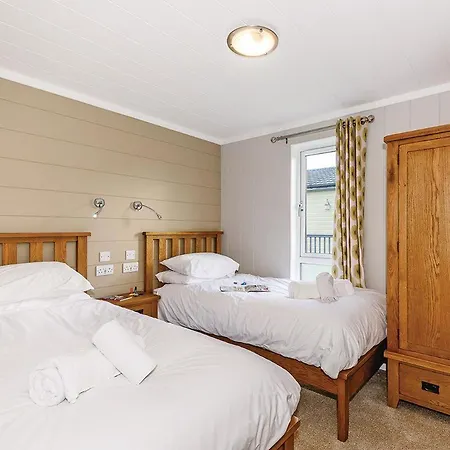 Keswick Reach Retreat Resort