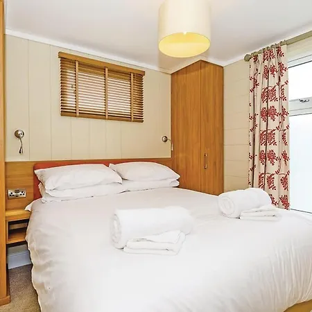 Resort Keswick Reach Retreat *