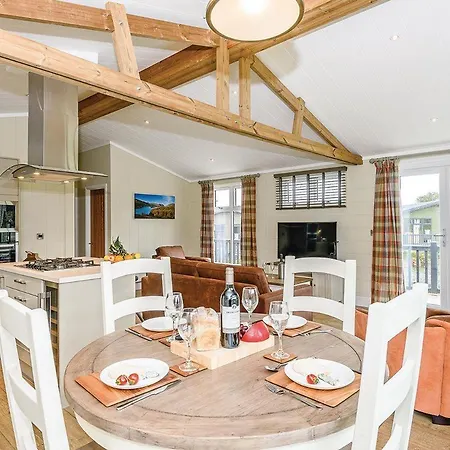 Keswick Reach Retreat Resort