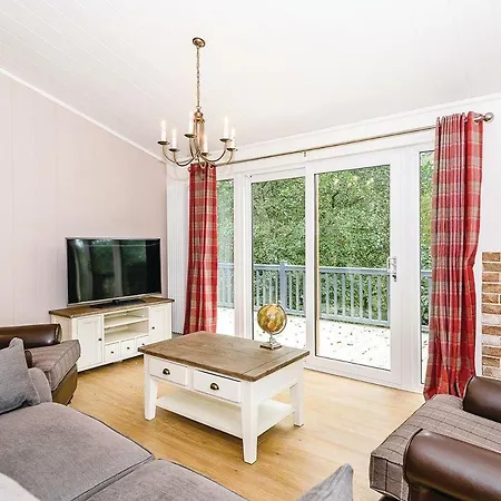 Keswick Reach Retreat Resort *