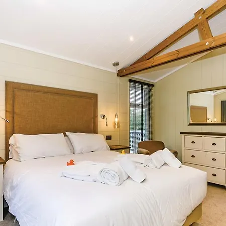 Keswick Reach Retreat Resort
