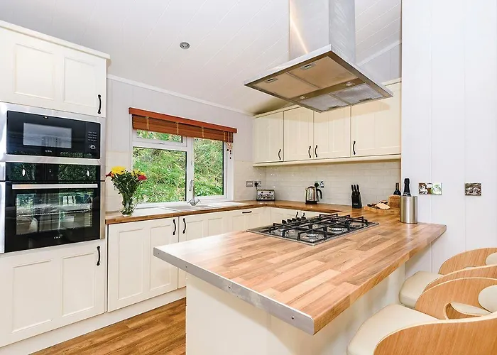 Resort Keswick Reach Retreat