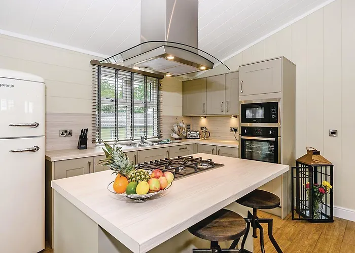 Keswick Reach Retreat Resort *