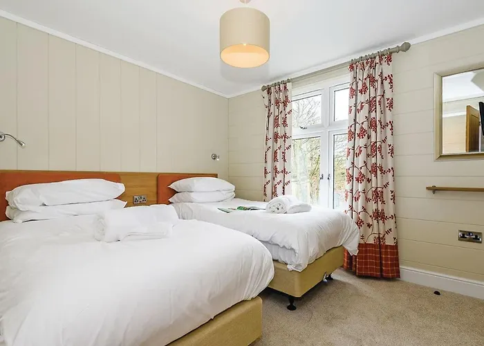 Keswick Reach Retreat Resort *