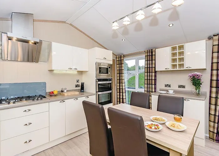 Resort Keswick Reach Retreat *