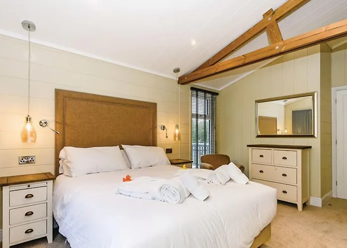 Keswick Reach Retreat Resort