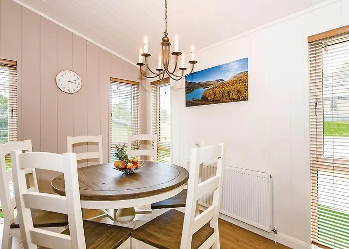 Keswick Reach Retreat Resort