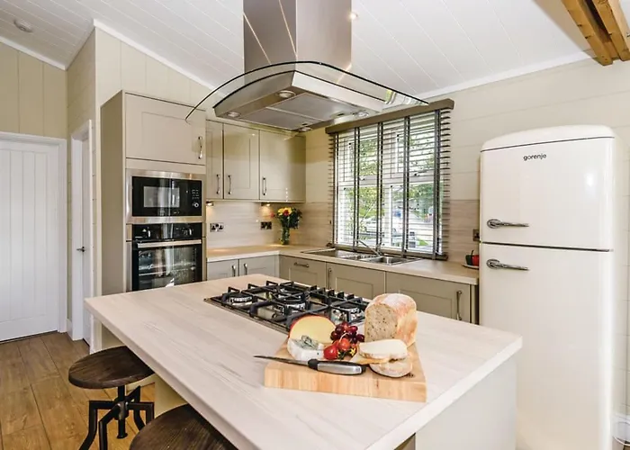 Keswick Reach Retreat Resort