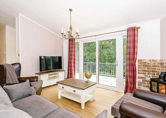 Keswick Reach Retreat Resort *