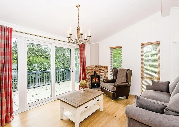 Keswick Reach Retreat Resort *